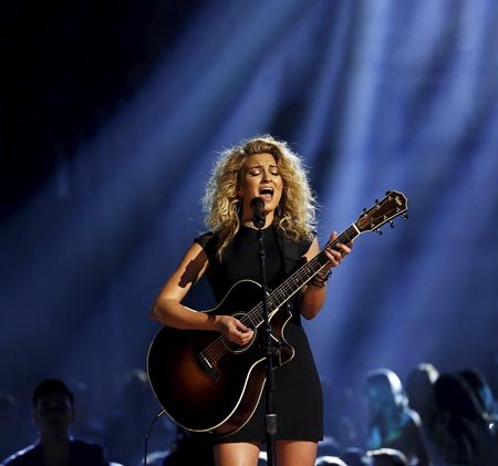 ToriKelly-006